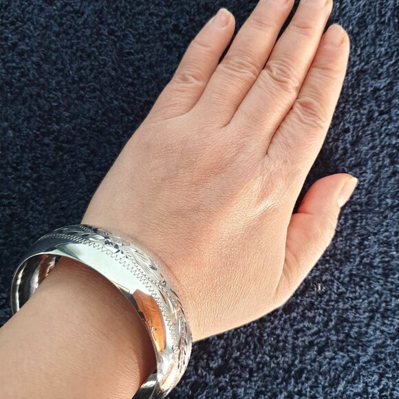 Timeless Elegance: Vintage Handcrafted Taxco Sterling Silver Bangle Bracelet - Picture 14 of 15
